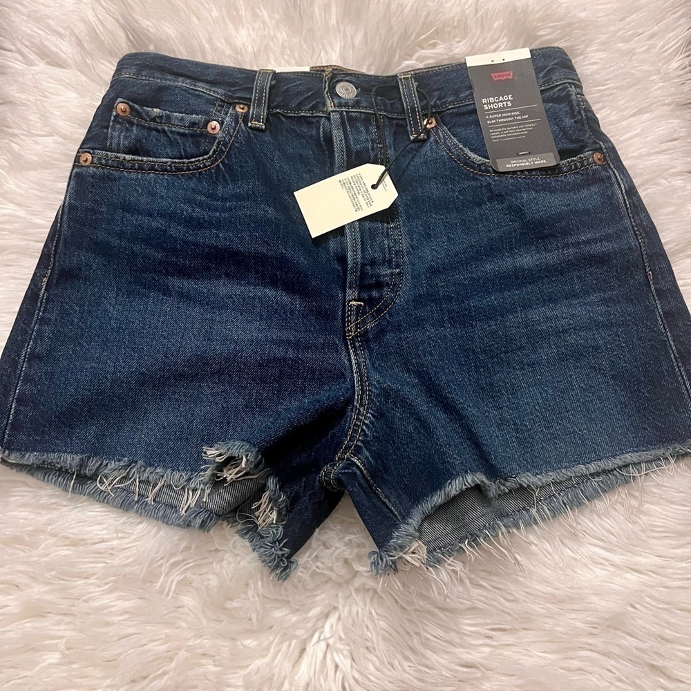 Levi’s Ribcage Button fly Women’s Cutoff Shorts Size 28 NWT